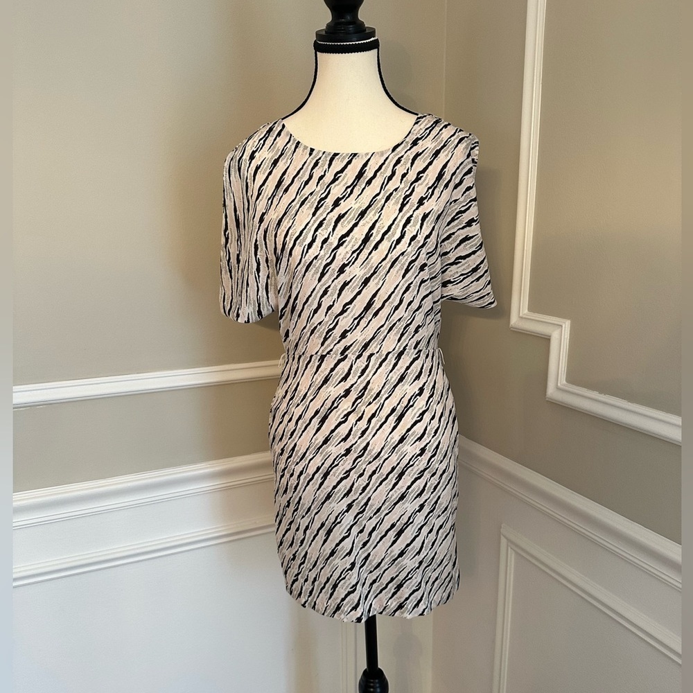 BCBG. Above Knee Open Back Mini Dress. Size 0